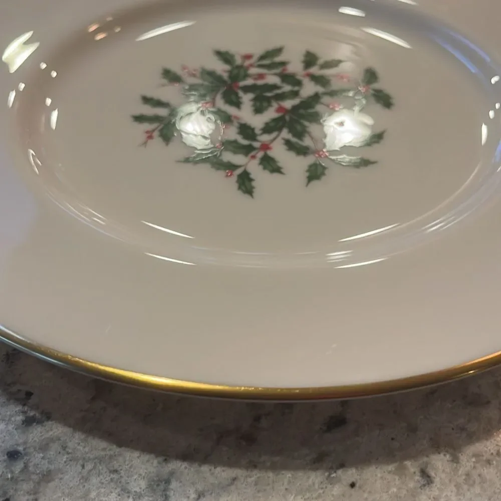 D- Lenox Special Dinner Plate Holly & Berries w/ Gold Trim 10 1/2” set 2